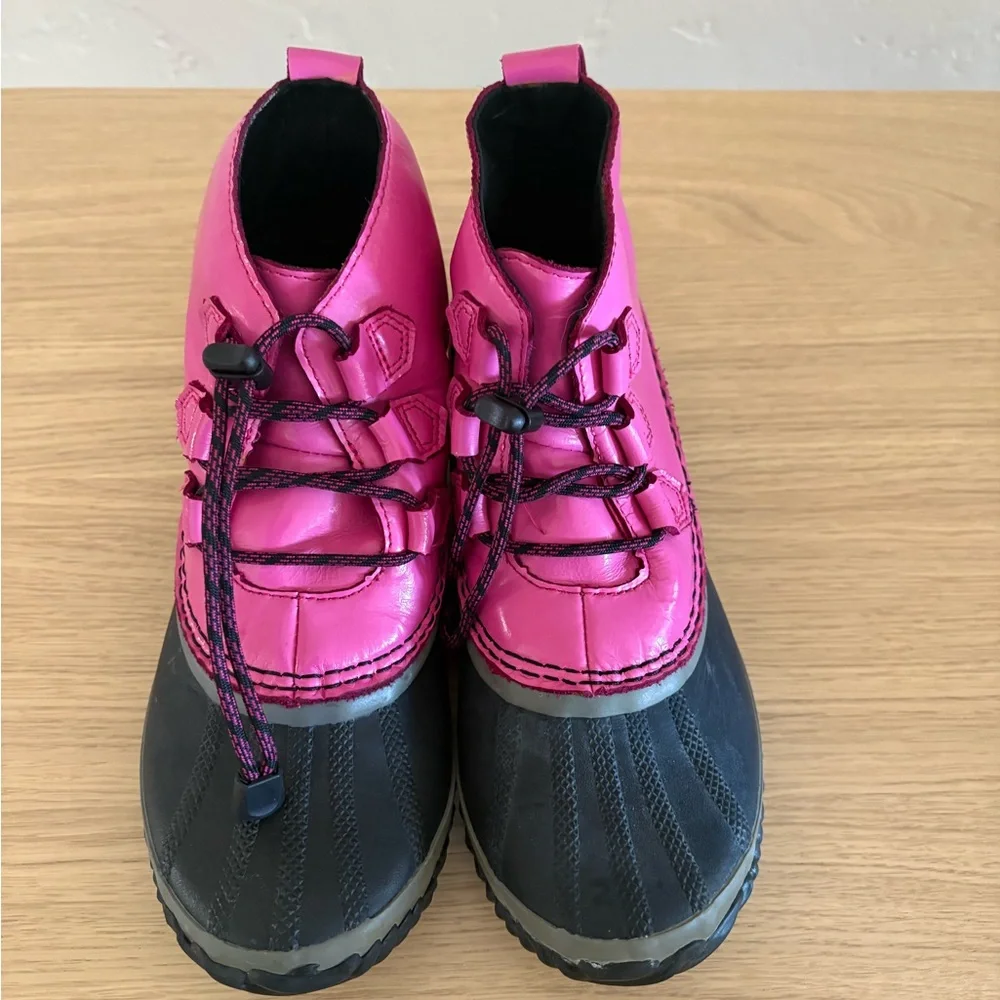 Sorel Out-N-About Hot Pink Black Duck Boots Size 5